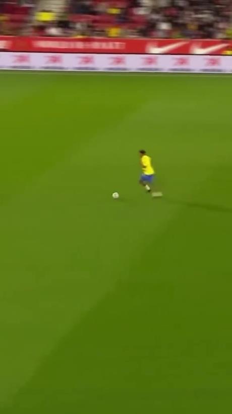 45歲還開(kāi)掛！小羅再現(xiàn)牛尾巴過(guò)人，微笑單挑門(mén)將輕松打進(jìn)